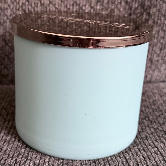 BBW Lakeside Morning White Barn Bath & Body Works 3 Wick Candle- NWT - Picture 4 of 4